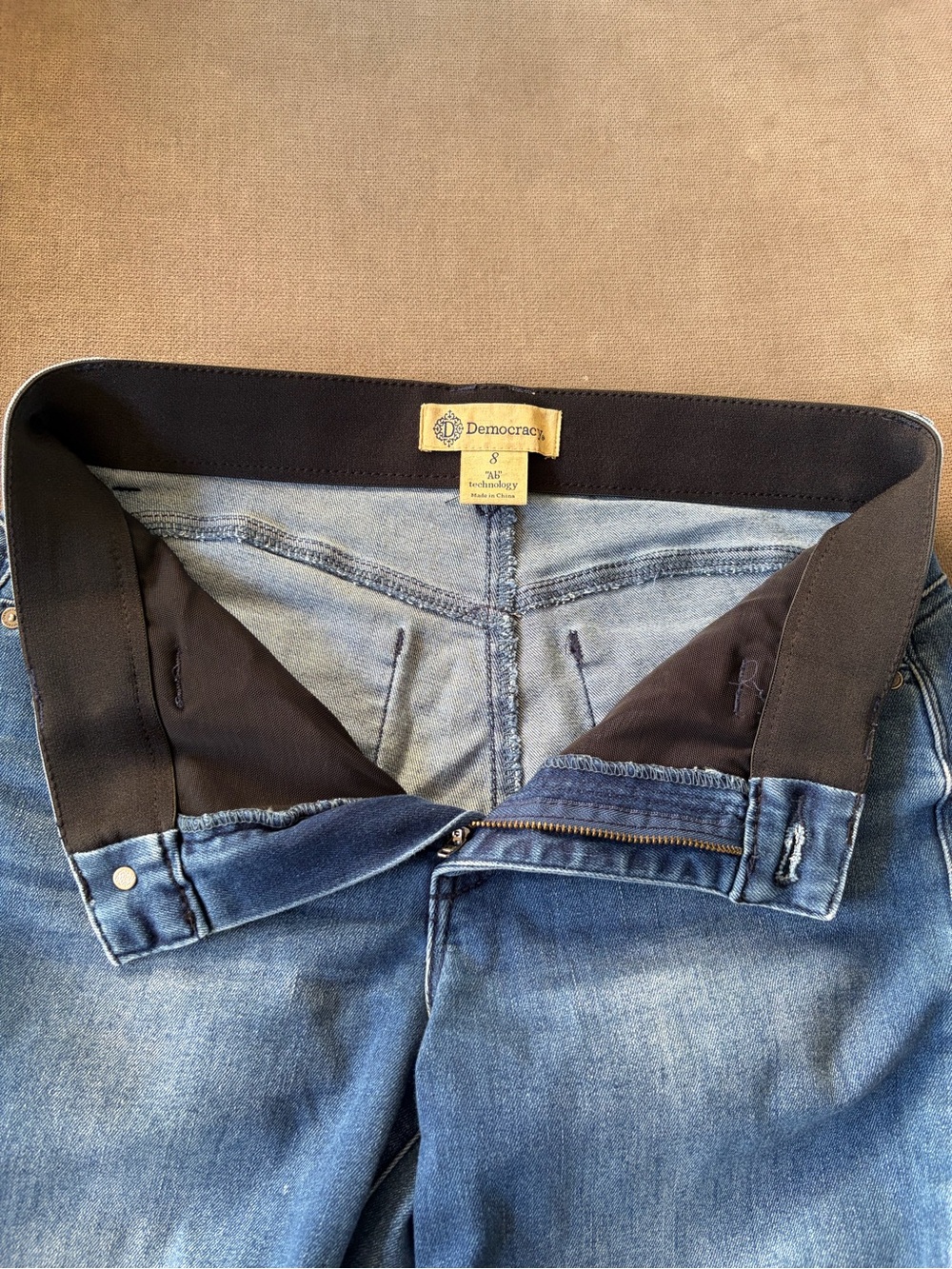 Democracy Jeans Ab Solution Technology Cropped Medium Wash Frayed Hem Size 8 - Picture 3 of 8